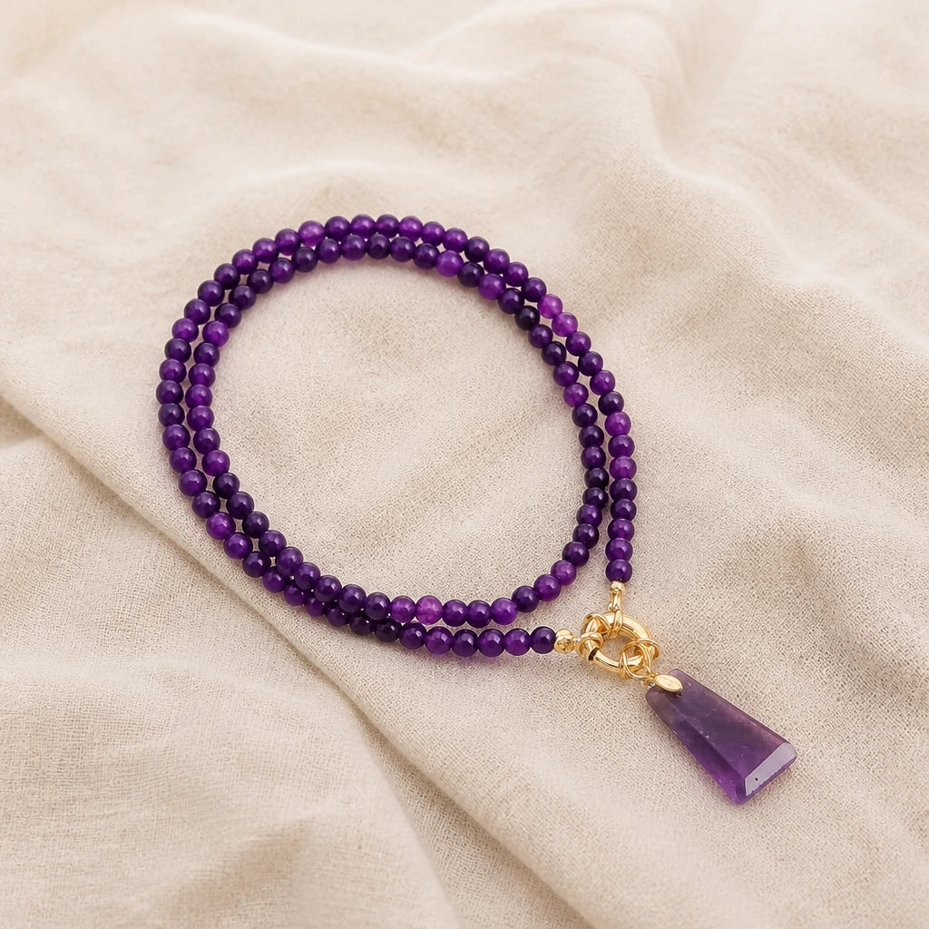 Collana con pendente geometrico in perle