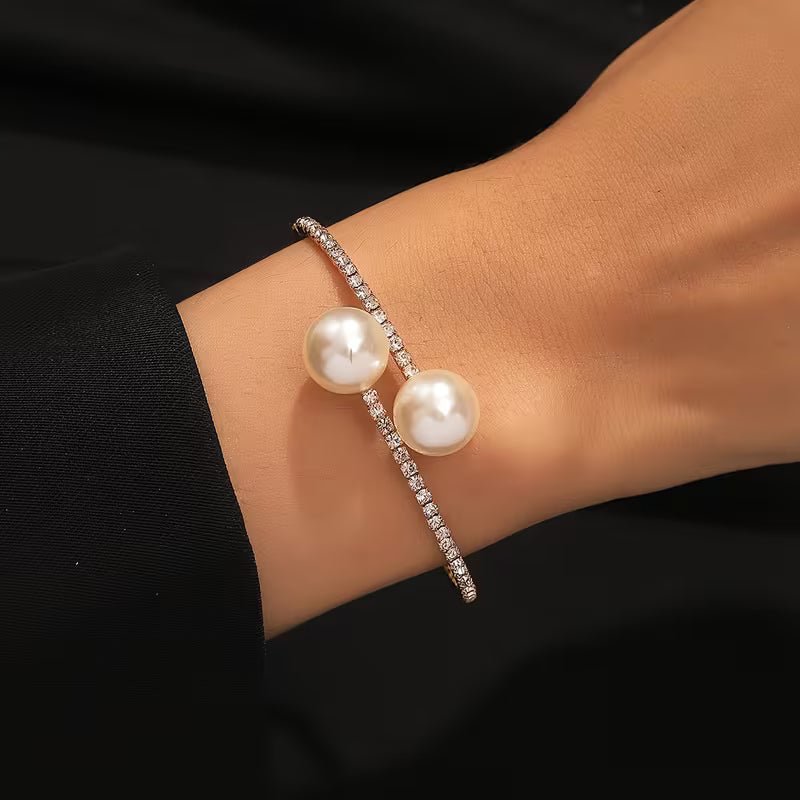 Bracciale con perle e pietre brillanti