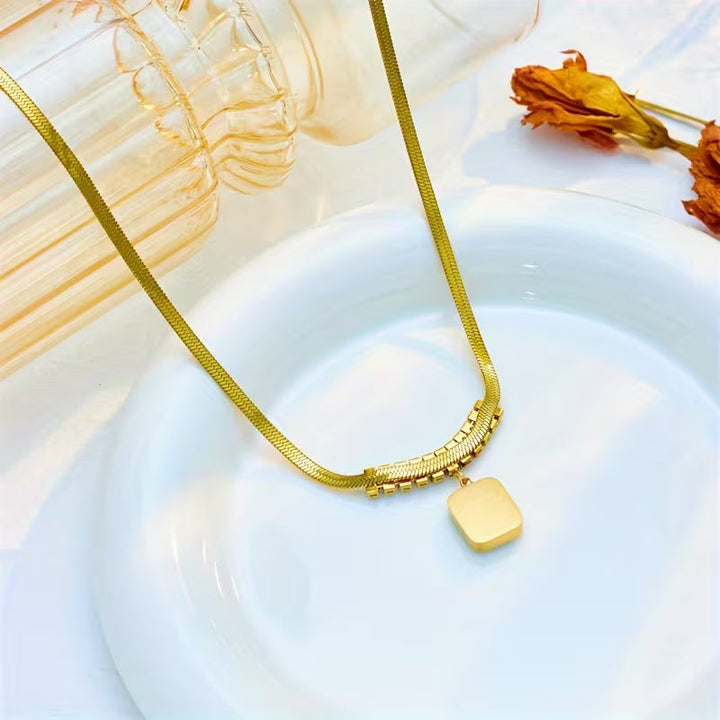 Collana Regalia Prizma con Pietra Verde Smeraldo | Colore Oro