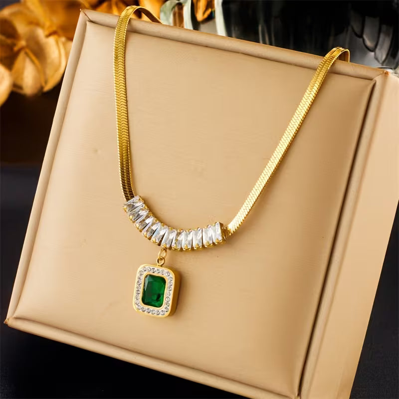 Collana Regalia Prizma con Pietra Verde Smeraldo | Colore Oro