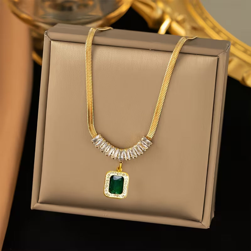 Collana Regalia Prizma con Pietra Verde Smeraldo | Colore Oro