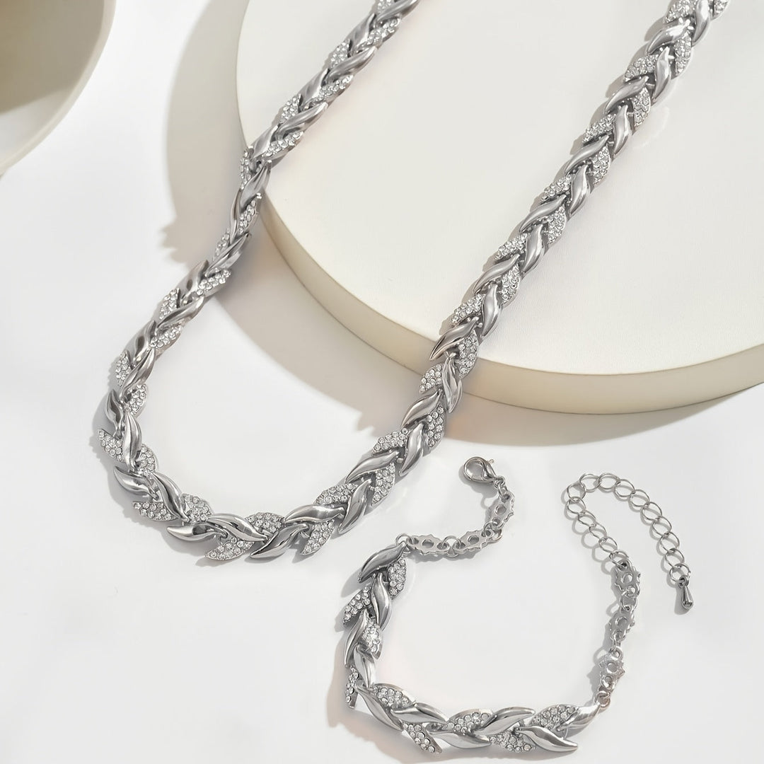 Set elegante in pesce con pietre
