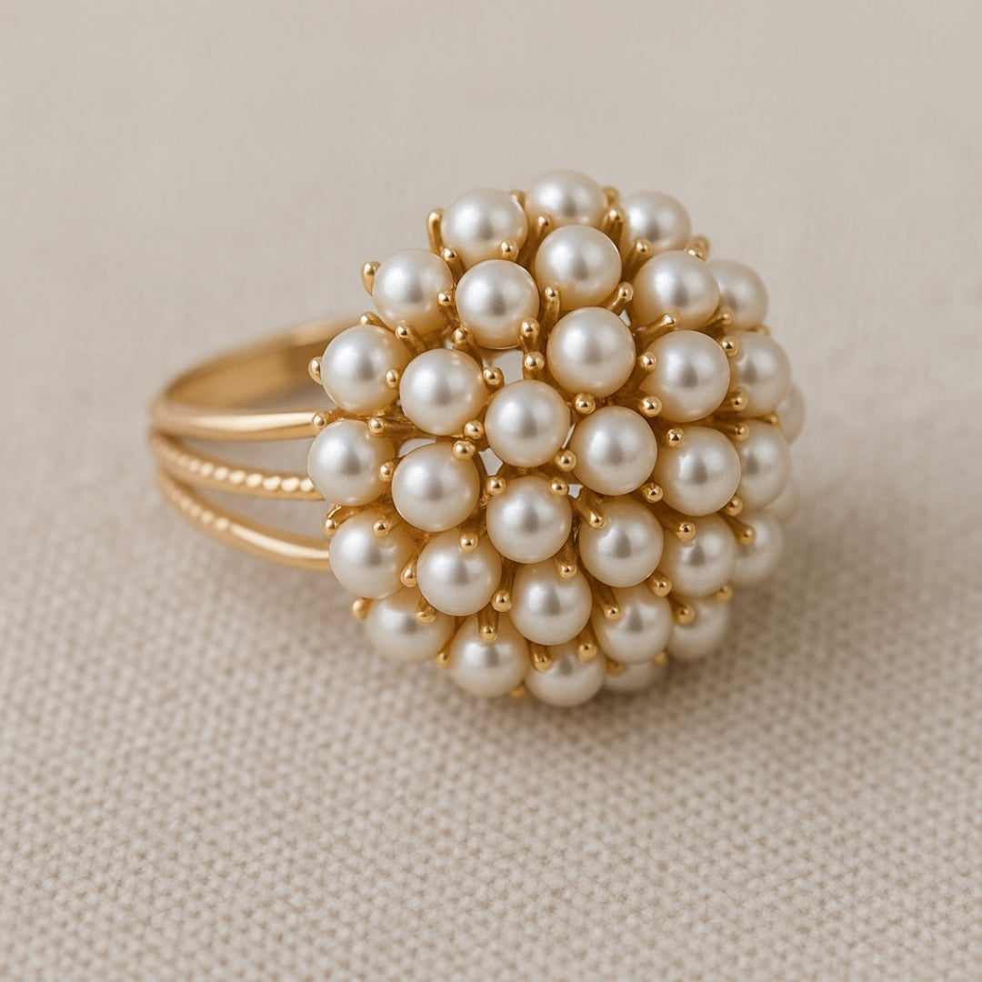 Anello classico dorato con perla