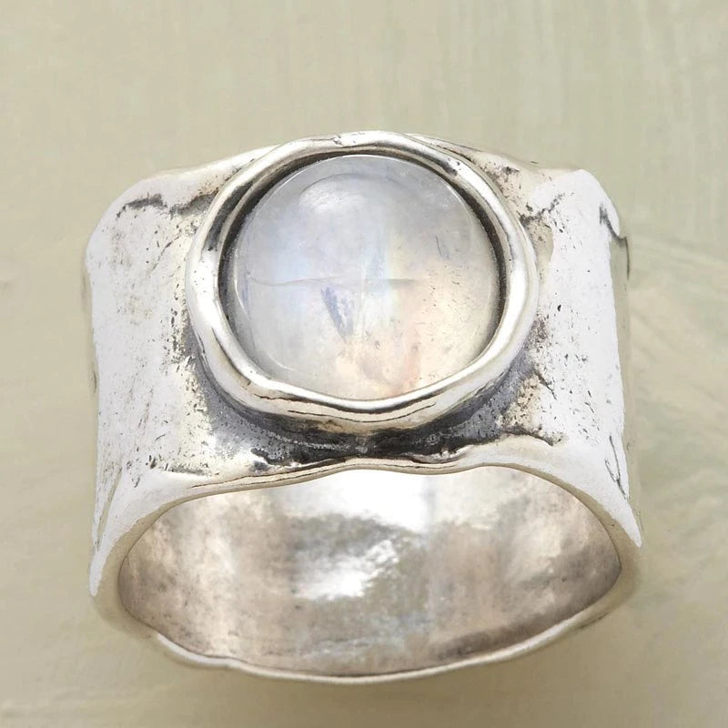 Anello argentato con pietra di luna