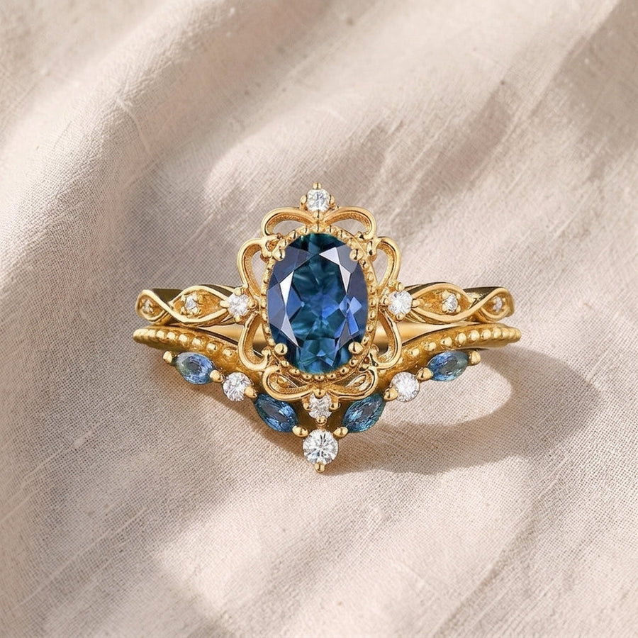 Set di anelli corona dorati con pietre blu