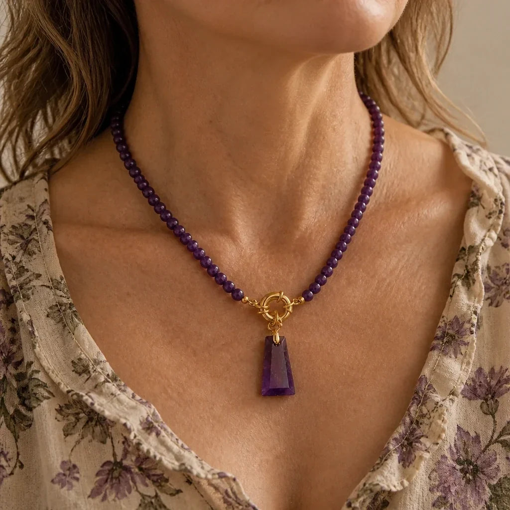 Collana con pendente geometrico in perle