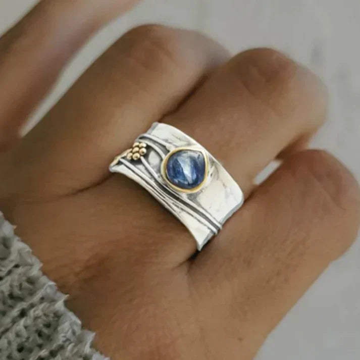 Anello boemski con pietre preziose
