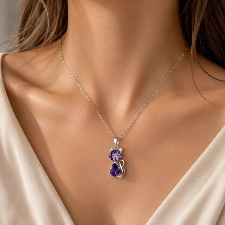 Collana con ciondolo a forma di gatto in ametista cristallino