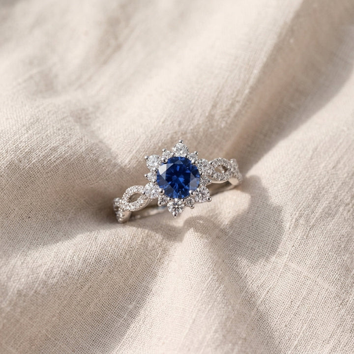 Anello Fiore in Cristallo Zaffiro | Colore Argento