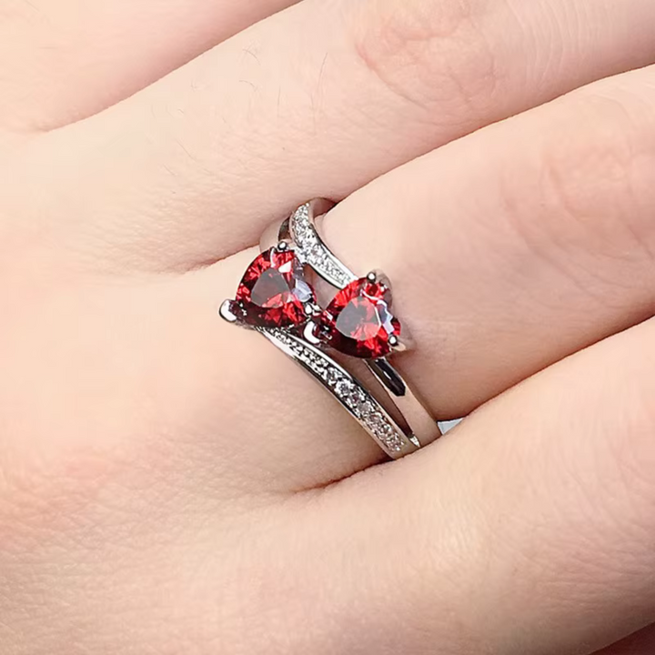Anello a Doppio Cuore in Rubino