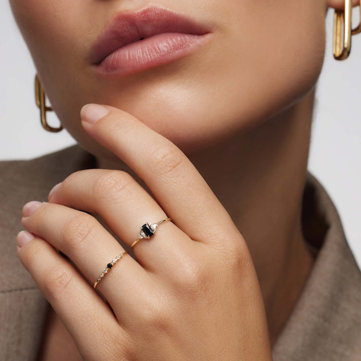 Anello con spinello nero baguette | Oro