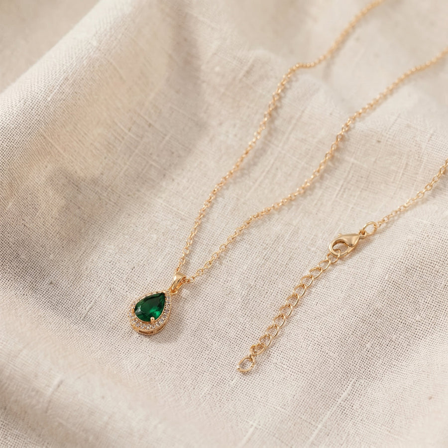 Collana elegante dorata verde smeraldo