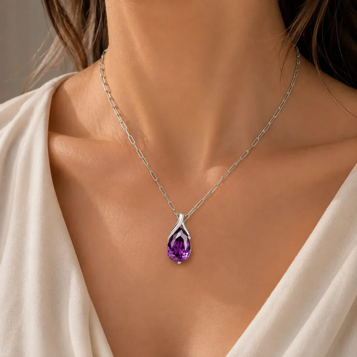 Collana con pendente a goccia sfaccettata