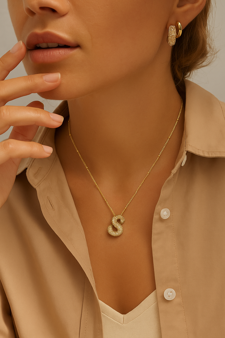 Collana con lettera iniziale Mjehurić | Oro