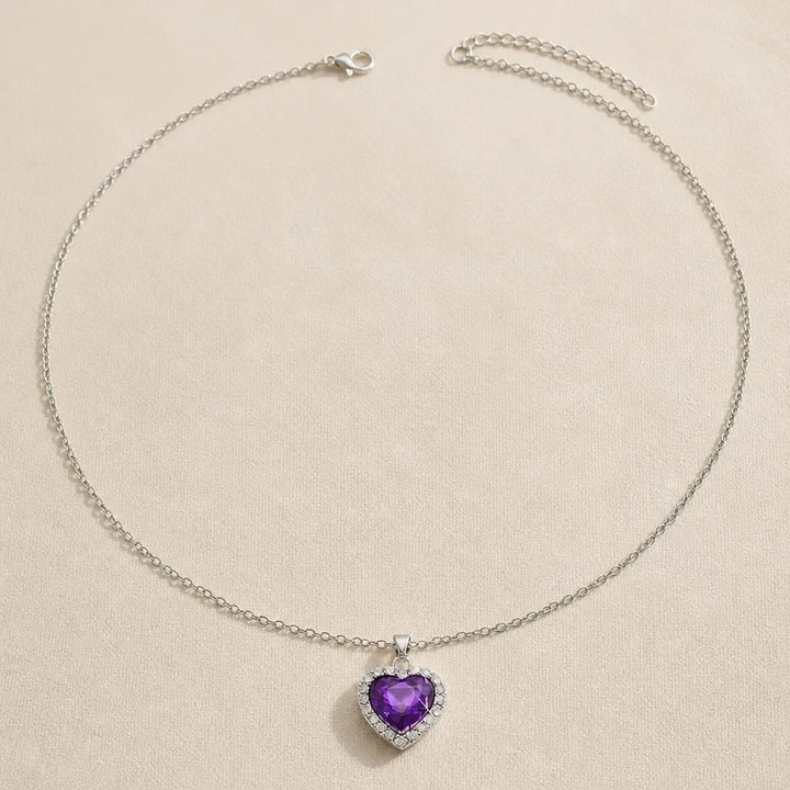Collana con ciondolo a forma di cuore con dettaglio halo