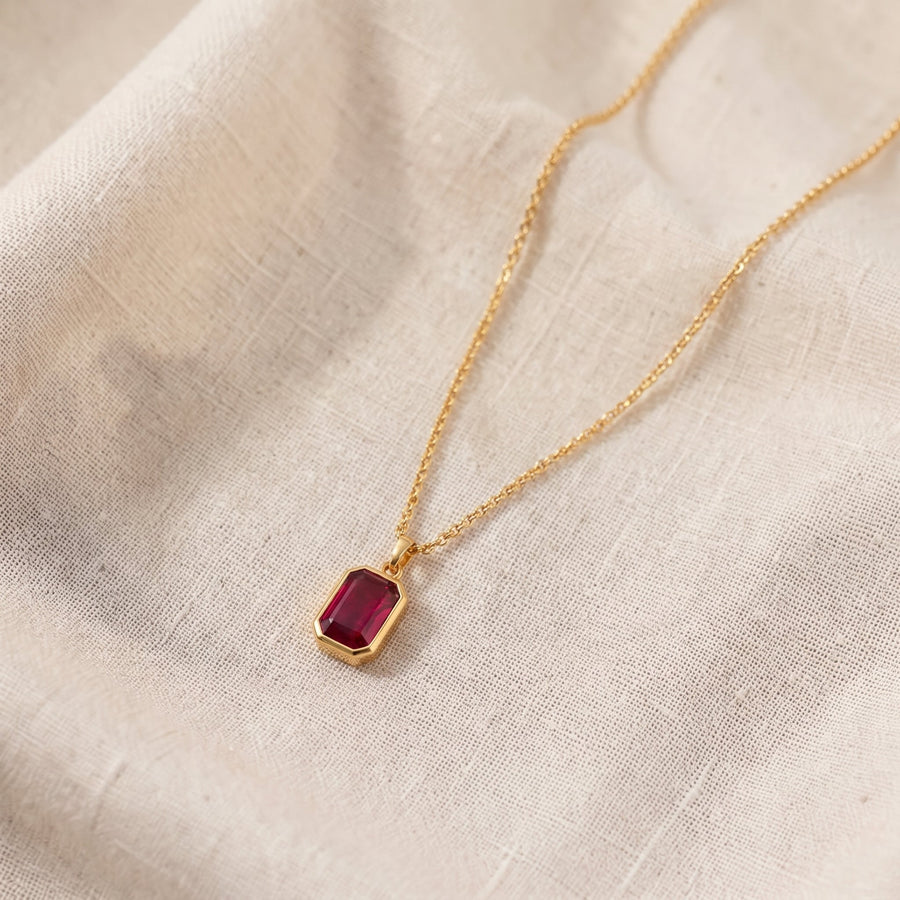 Collana a catena sovrapposta dorata rosso rubino