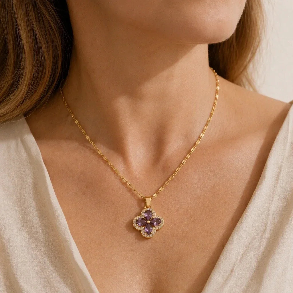 Collana magnifica con ciondolo a forma di trifoglio in ametista
