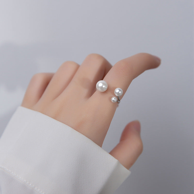 Anello Regolabile a Tre Filo con Perle