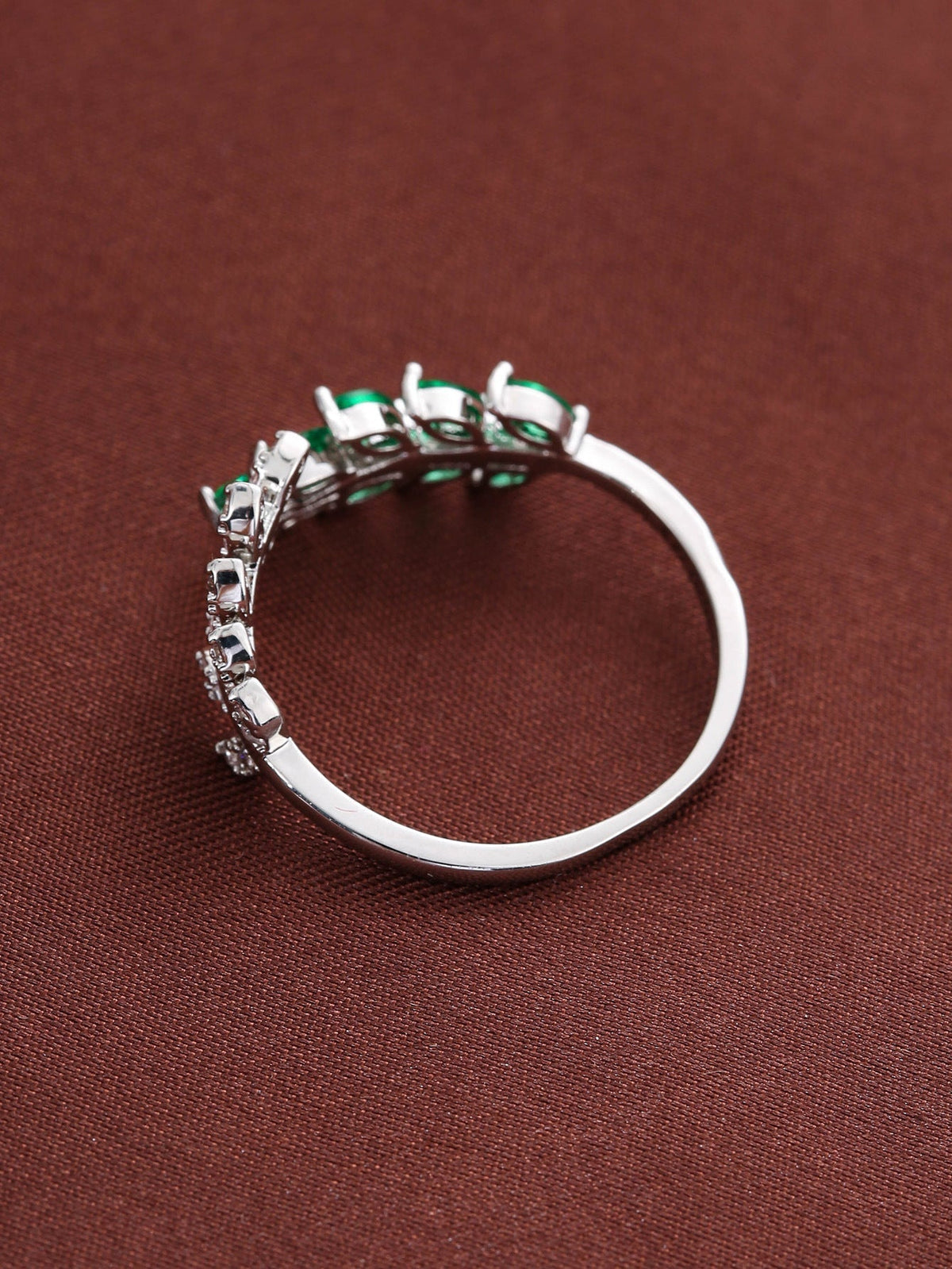 Anello cocktail argentato verde o blu
