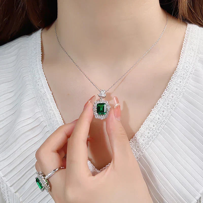 Collana con Pendente Halo in Cristallo Verde Smeraldo e Argento Reale