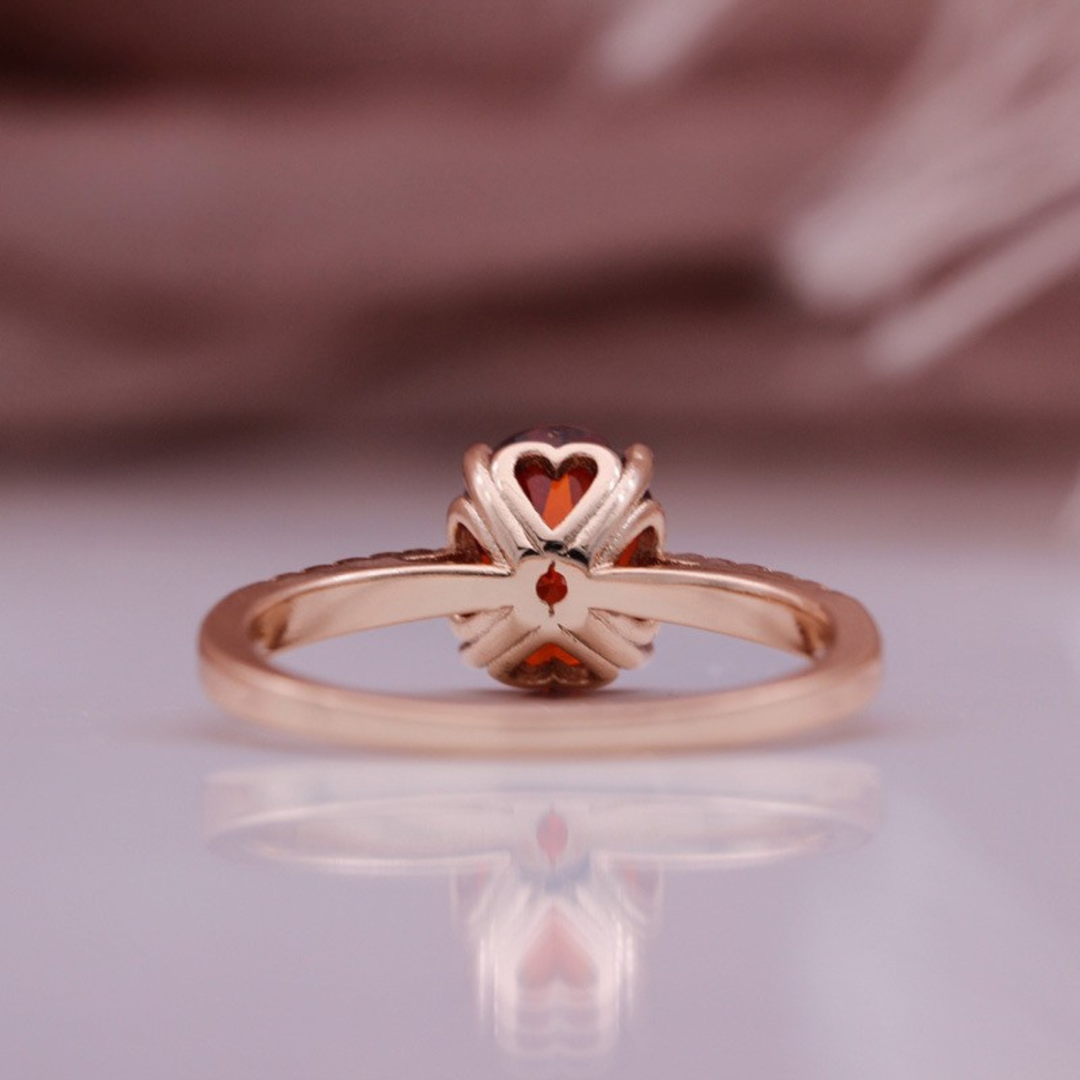 Anello con moissanite a taglio cuscino