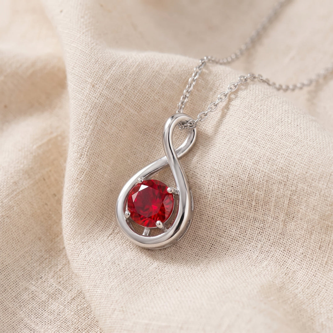 Collana con Pendente Infinity in Rubino - Tonalità Argento