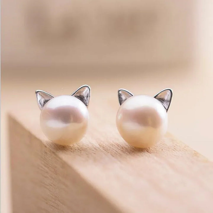 Orecchini a perla a forma di gatto in tono argento