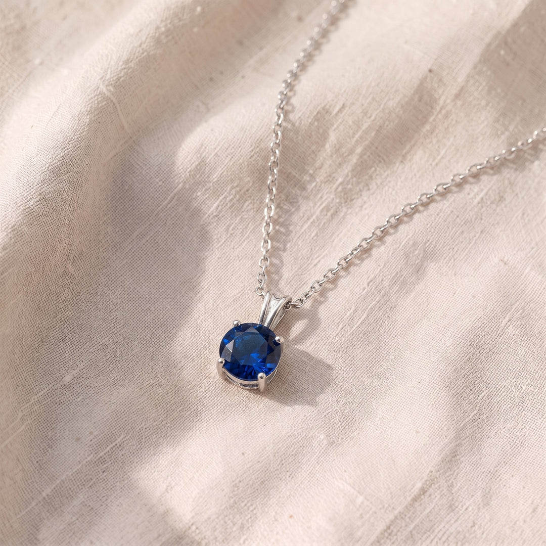Collana con Zaffiro a Taglio Rotondo | Tonalità Argento