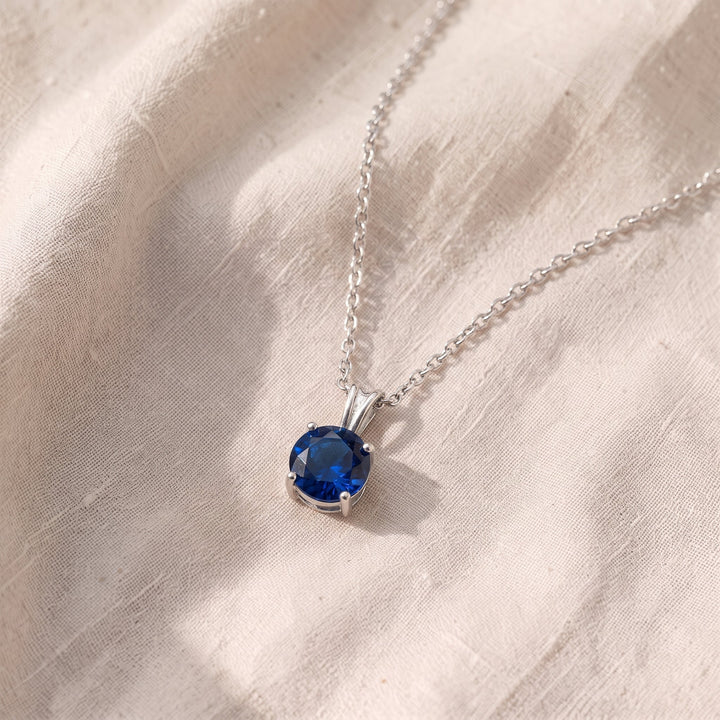 Collana con Zaffiro a Taglio Rotondo | Tonalità Argento