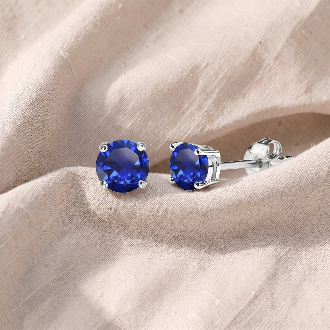 Orecchini a Perno Classici in Zaffiro | Colore Argento