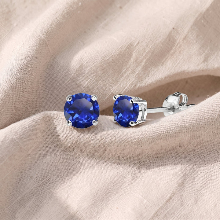 Orecchini a Perno Classici in Zaffiro | Colore Argento