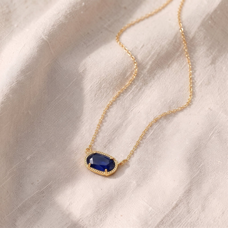 Collana classica dorata con pietra ovale blu zaffiro