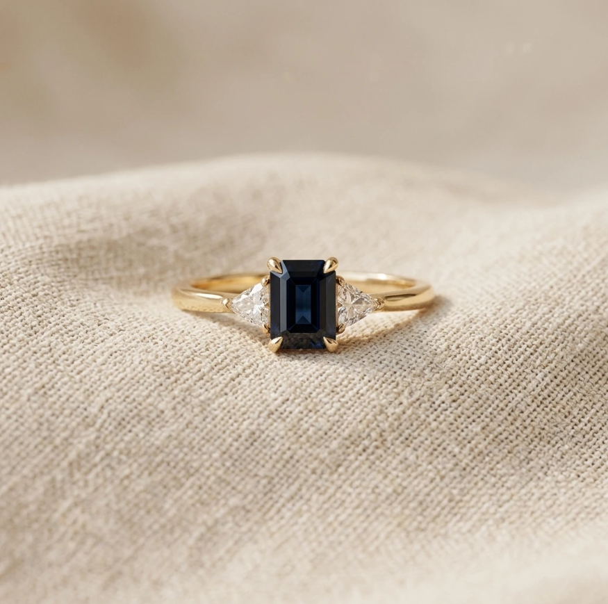 Anello con spinello nero baguette | Oro