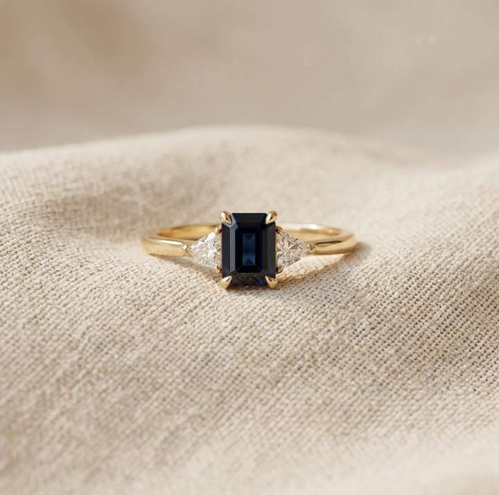 Anello con spinello nero baguette | Oro