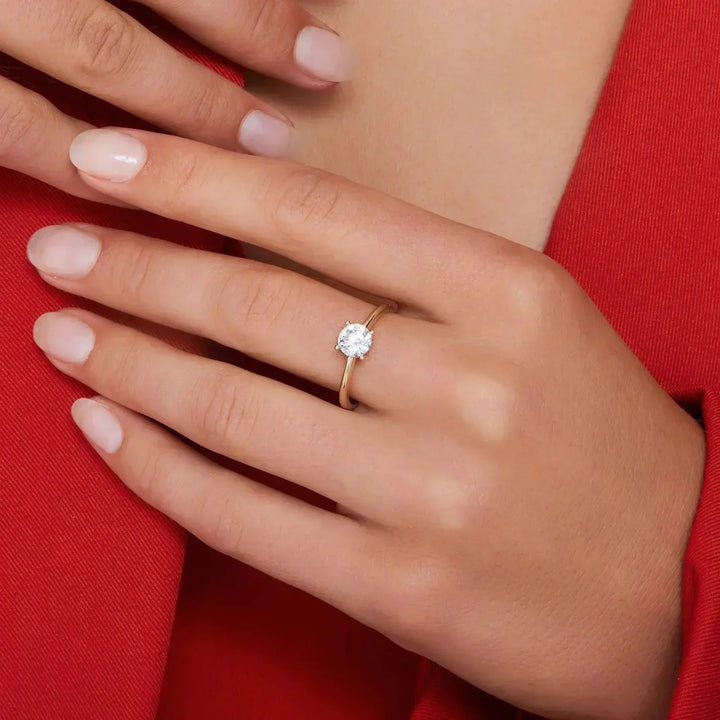Anello di diamante dorato