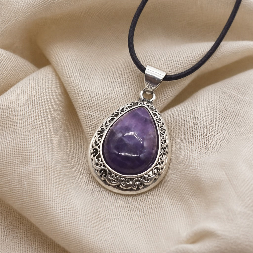 Collana con pendente a goccia di ametista
