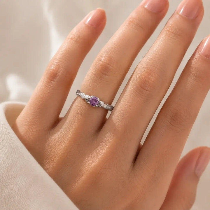 Anello solitario in argento senza tempo