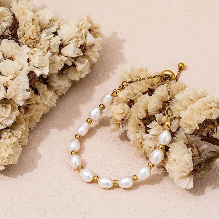 Elegante bracciale in perle dorate