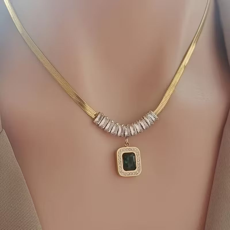 Collana Regalia Prizma con Pietra Verde Smeraldo | Colore Oro