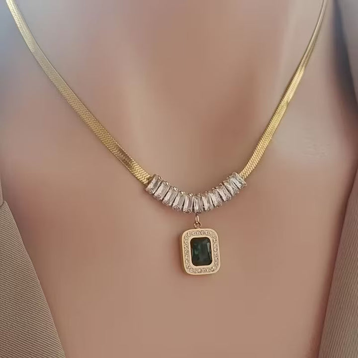 Collana Regalia Prizma con Pietra Verde Smeraldo | Colore Oro
