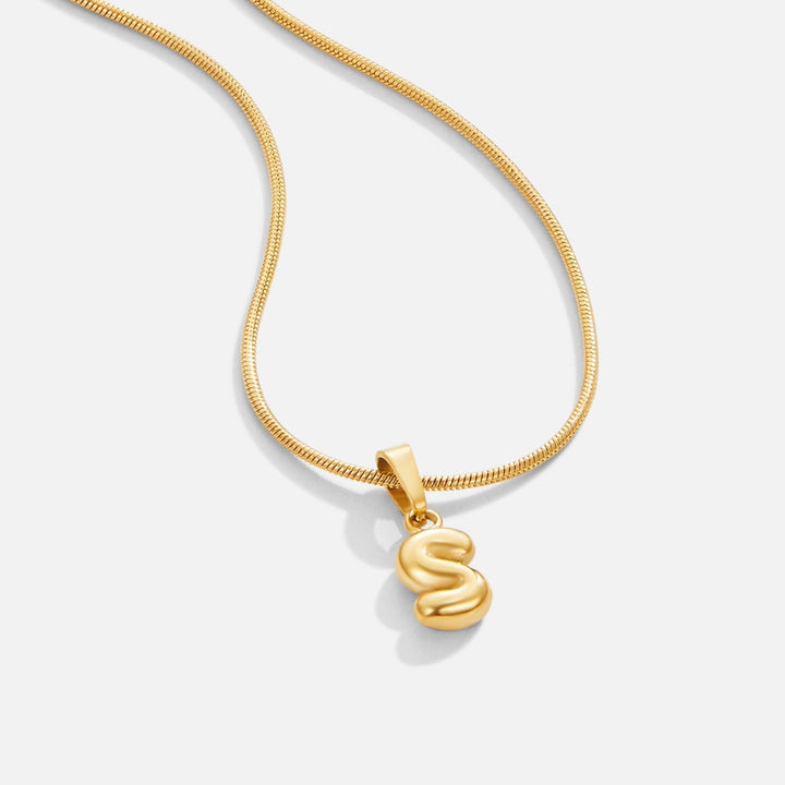 Collana sofisticata con lettera a bolle