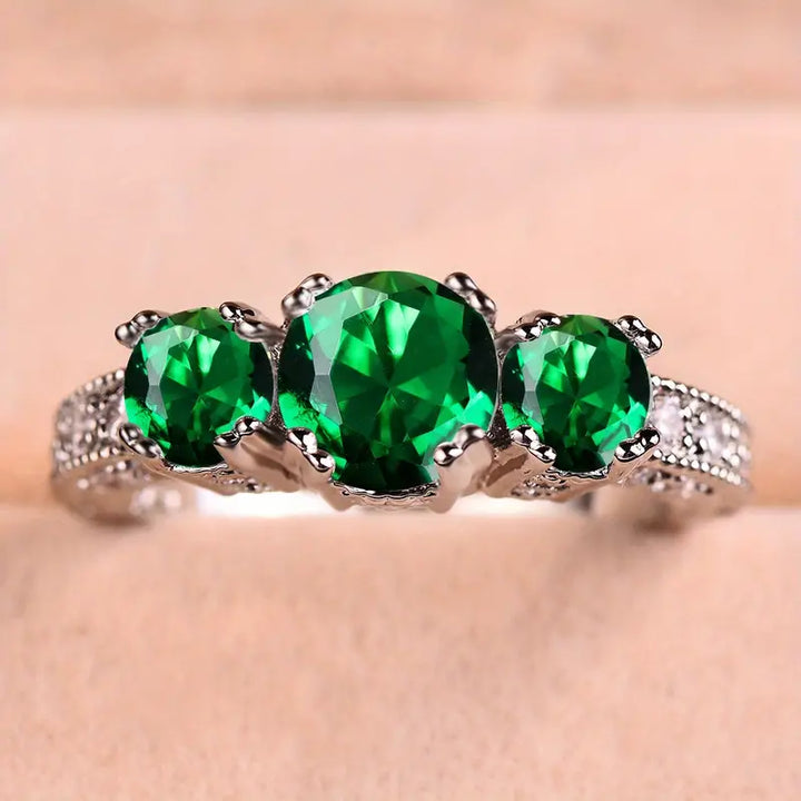 Anello con smeraldo verde