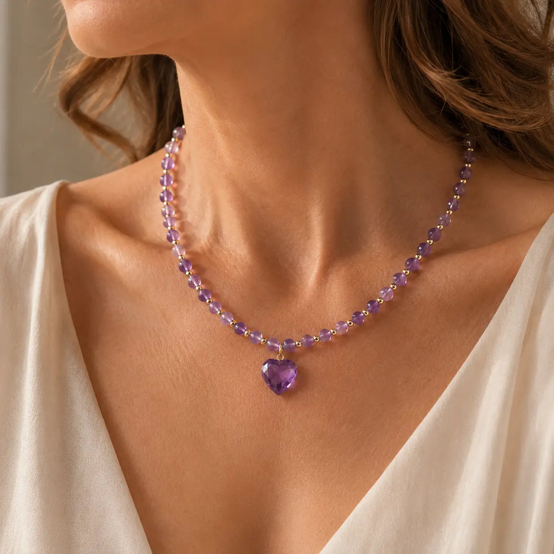 Magnifico collana con pendente a forma di cuore in ametista