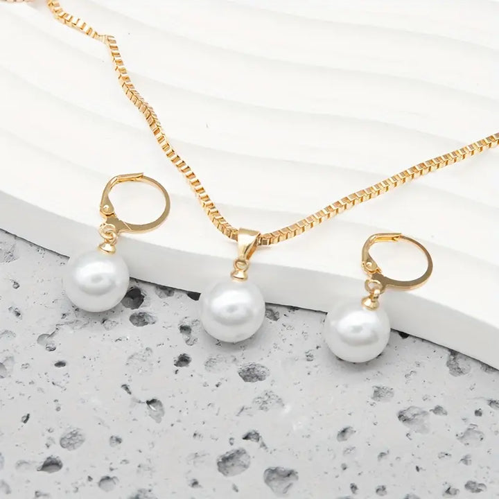 Set elegante di collane di perle