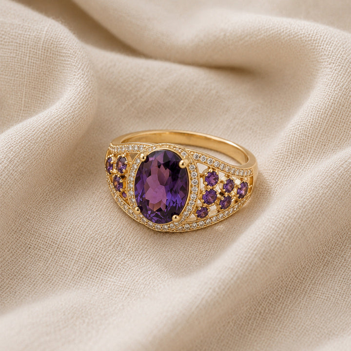 Anello con ametista ovale e zirconi