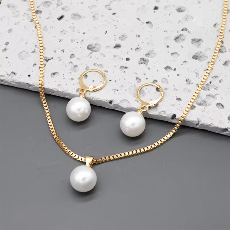 Set di collana e orecchini in perle a tre pezzi