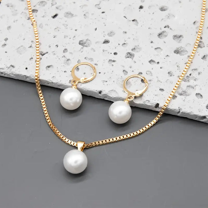 Set elegante di collane di perle