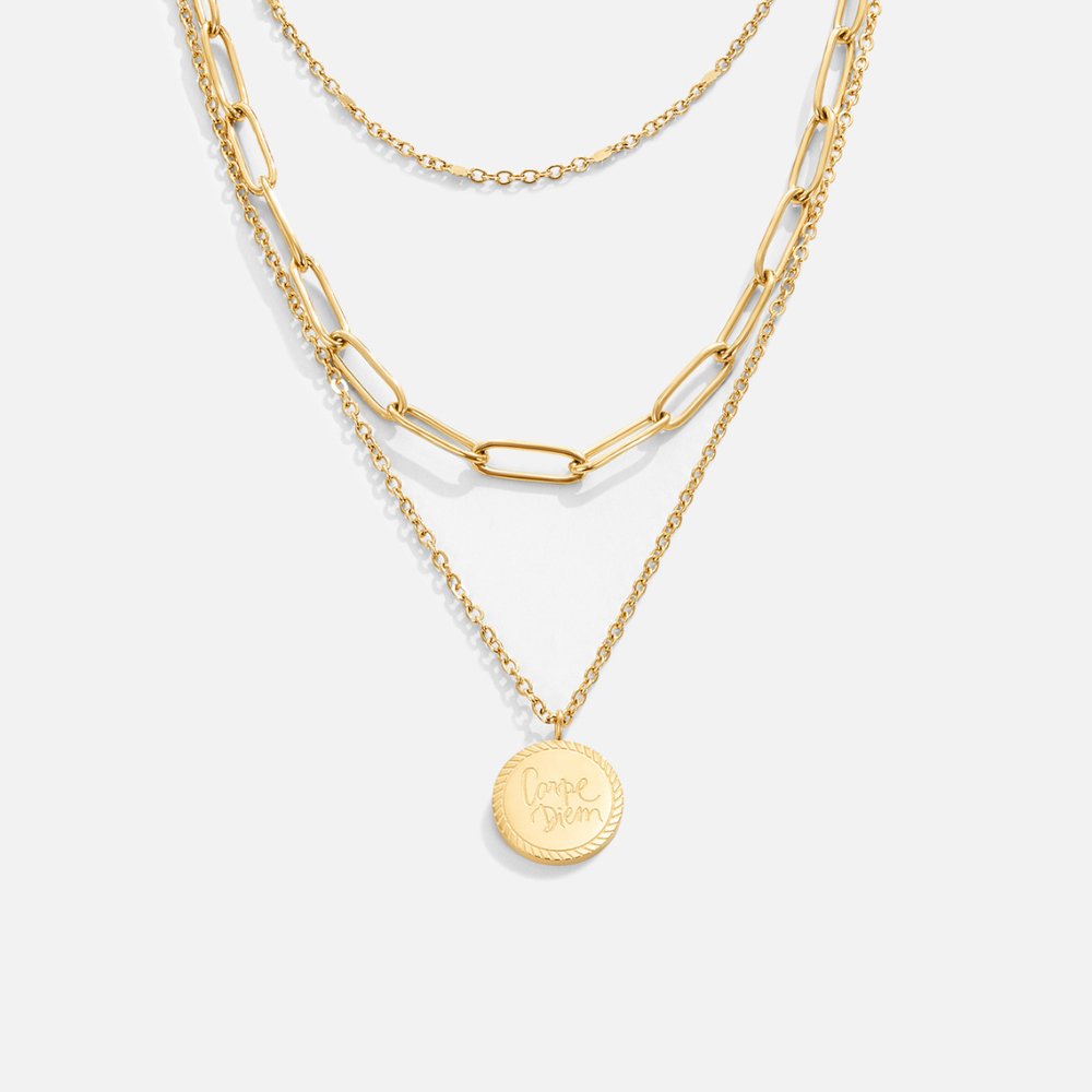 Collana in oro a strati con fermaglio e moneta