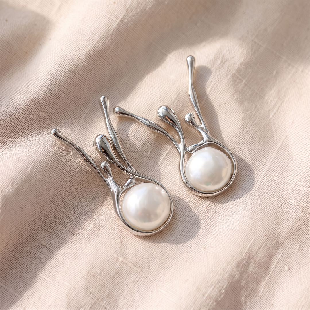 Orecchini Antichi con Perla Irregolare - Colore Argento