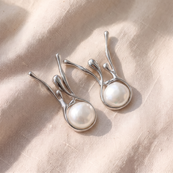 Orecchini Antichi con Perla Irregolare - Colore Argento